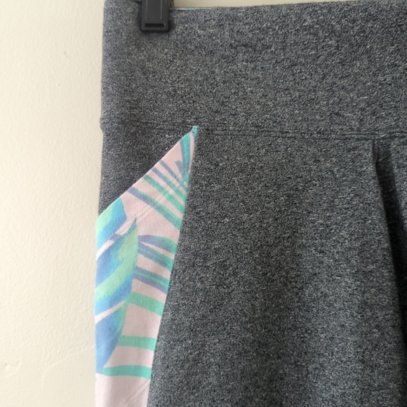 Victoria's secret pink yoga pants size small - Picture 3 of 4